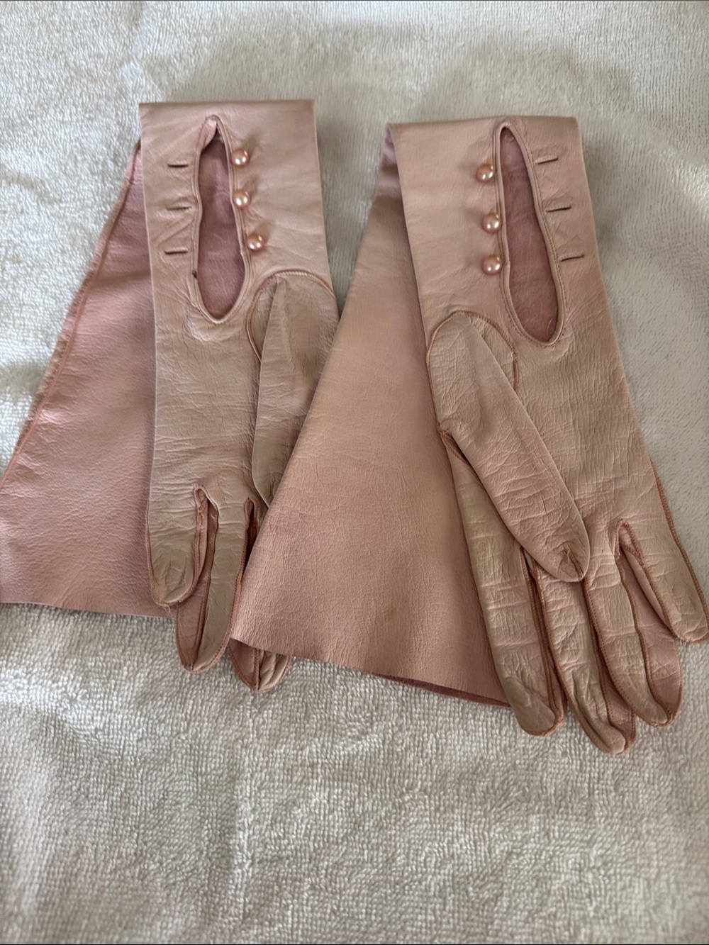 Vintage, antique Women’s Leather Dress Gloves with Pearl Buttons - Blush Pink